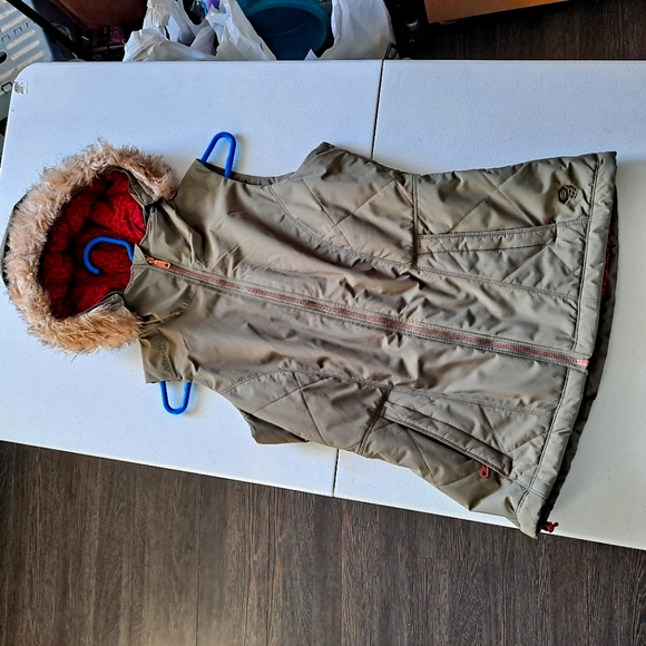 Mountain Hardwear Jackets & Blazers - Mountain HardWear Forest Green Vest